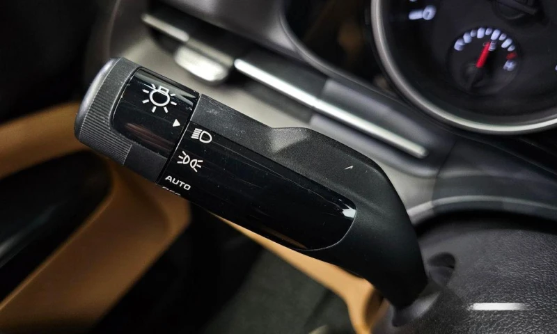 Kia Carnival, снимка 15 - Автомобили и джипове - 51957125