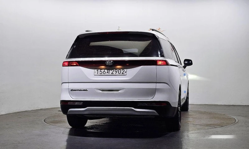 Kia Carnival, снимка 4 - Автомобили и джипове - 51957125