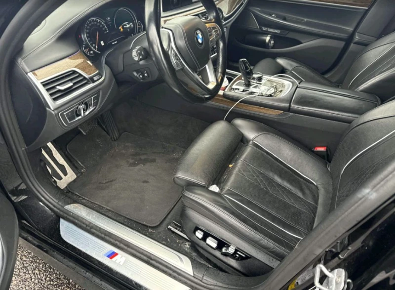 BMW 750 4.4L V8 xDrive , снимка 6 - Автомобили и джипове - 52562163