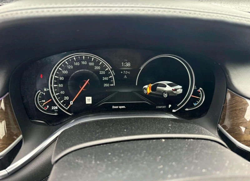 BMW 750 4.4L V8 xDrive , снимка 8 - Автомобили и джипове - 52562163