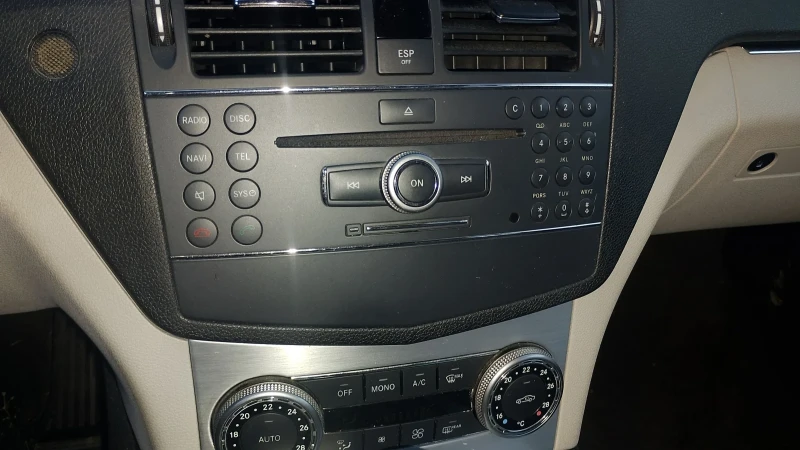Mercedes-Benz C 220 2.2 д 6 ск., снимка 8 - Автомобили и джипове - 52682580
