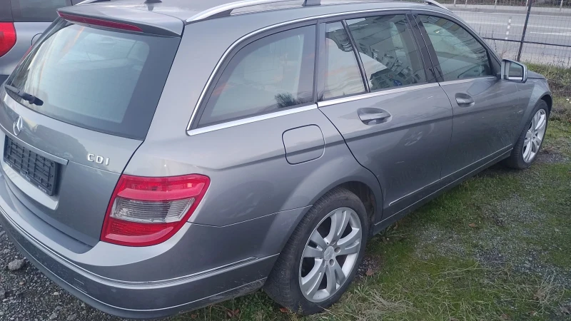 Mercedes-Benz C 220 2.2 д 6 ск., снимка 7 - Автомобили и джипове - 52682580