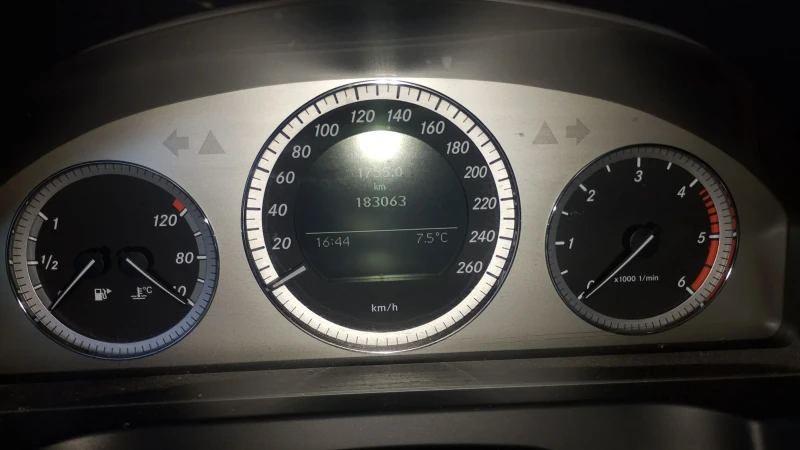 Mercedes-Benz C 220 2.2 д 6 ск., снимка 5 - Автомобили и джипове - 52682580