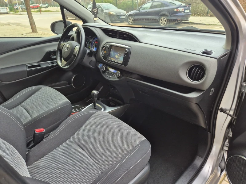 Toyota Yaris, снимка 10 - Автомобили и джипове - 53013279