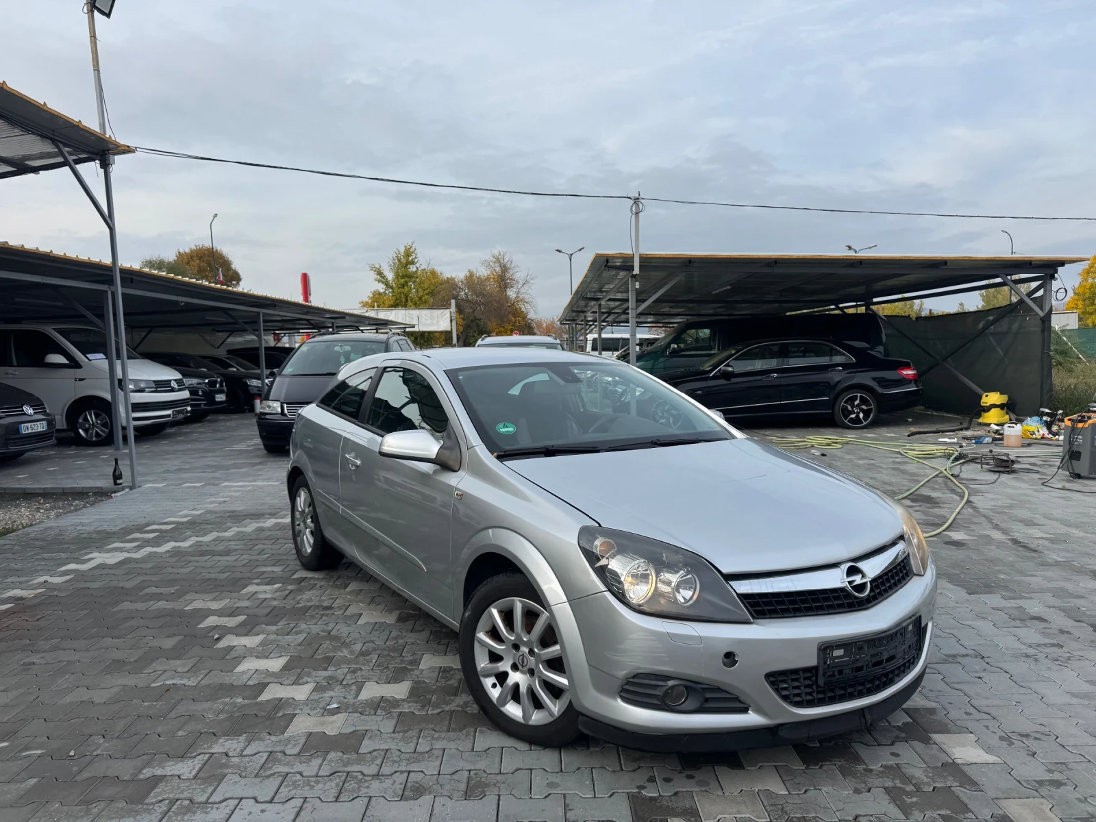 Opel Astra GTC, снимка 1