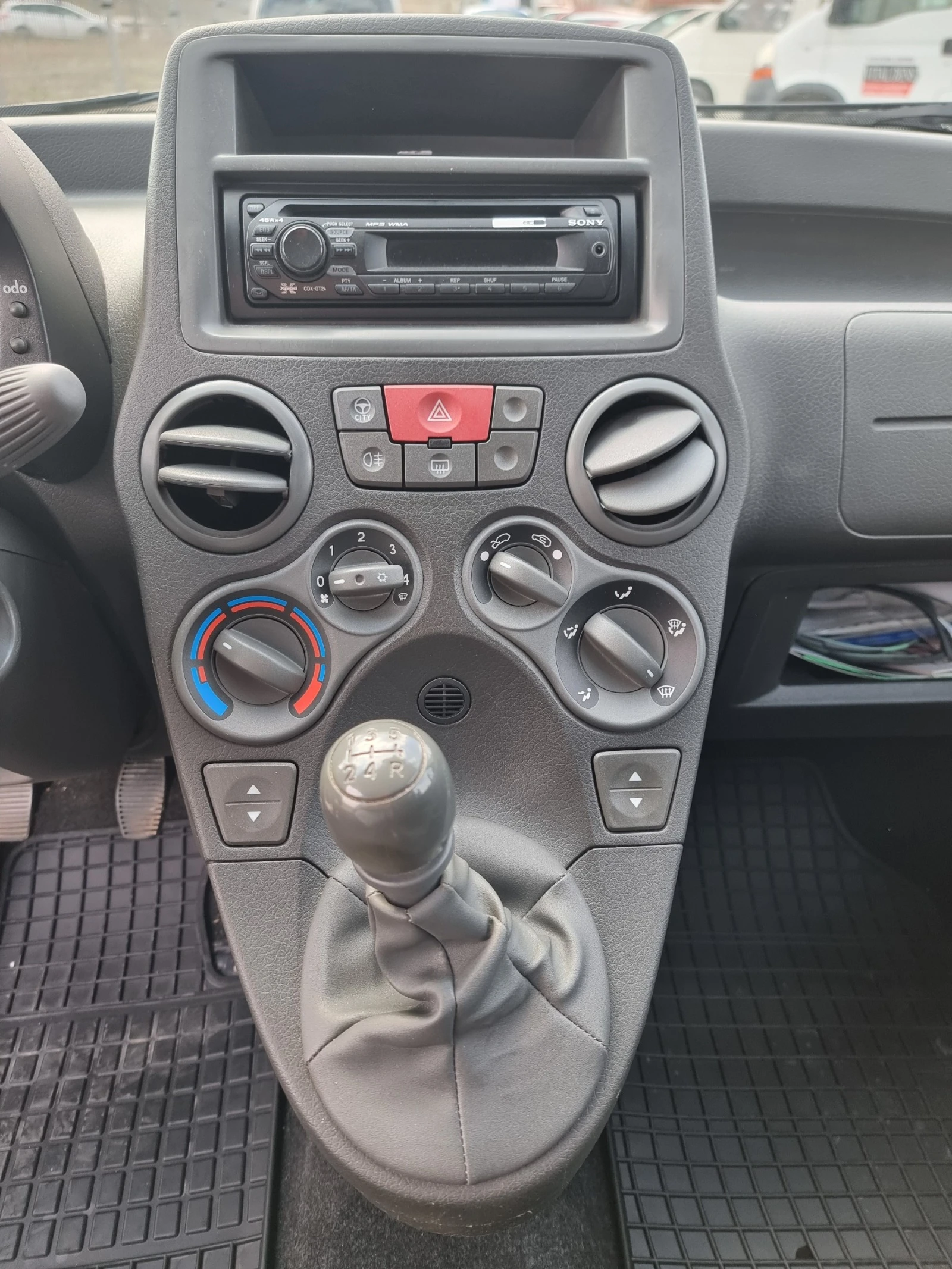 Fiat Panda 1.2i VAN ГАЗ КЛИМАТИК - изображение 6