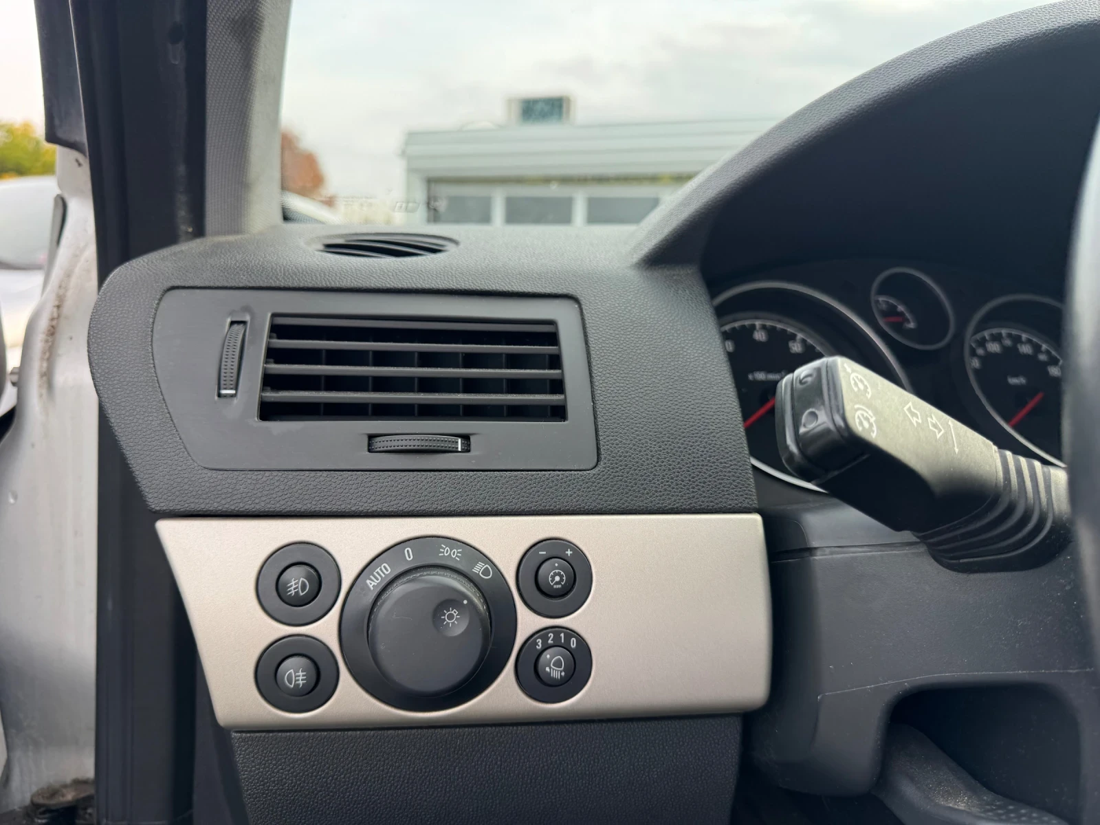 Opel Astra GTC - изображение 10