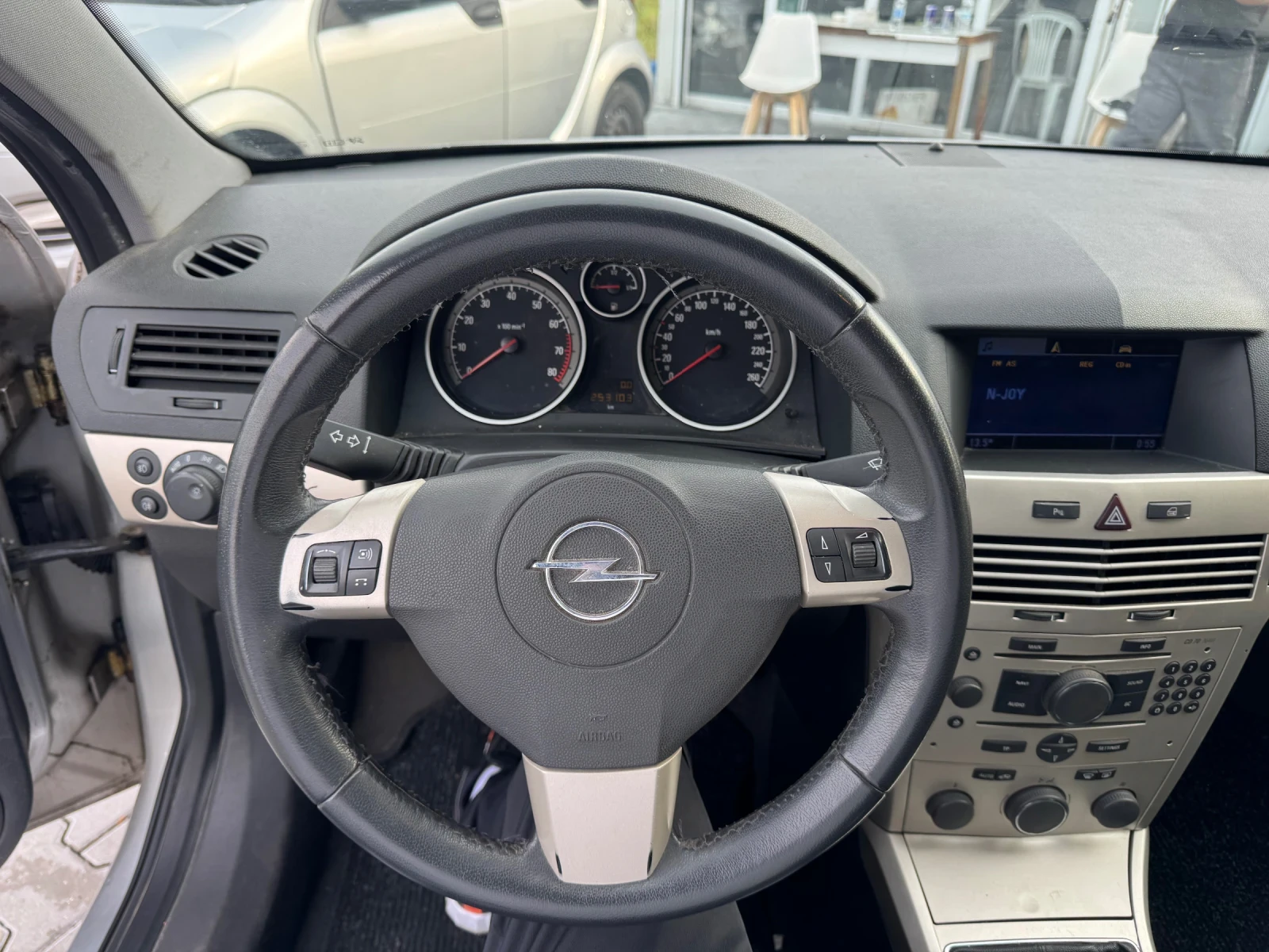 Opel Astra GTC - изображение 8