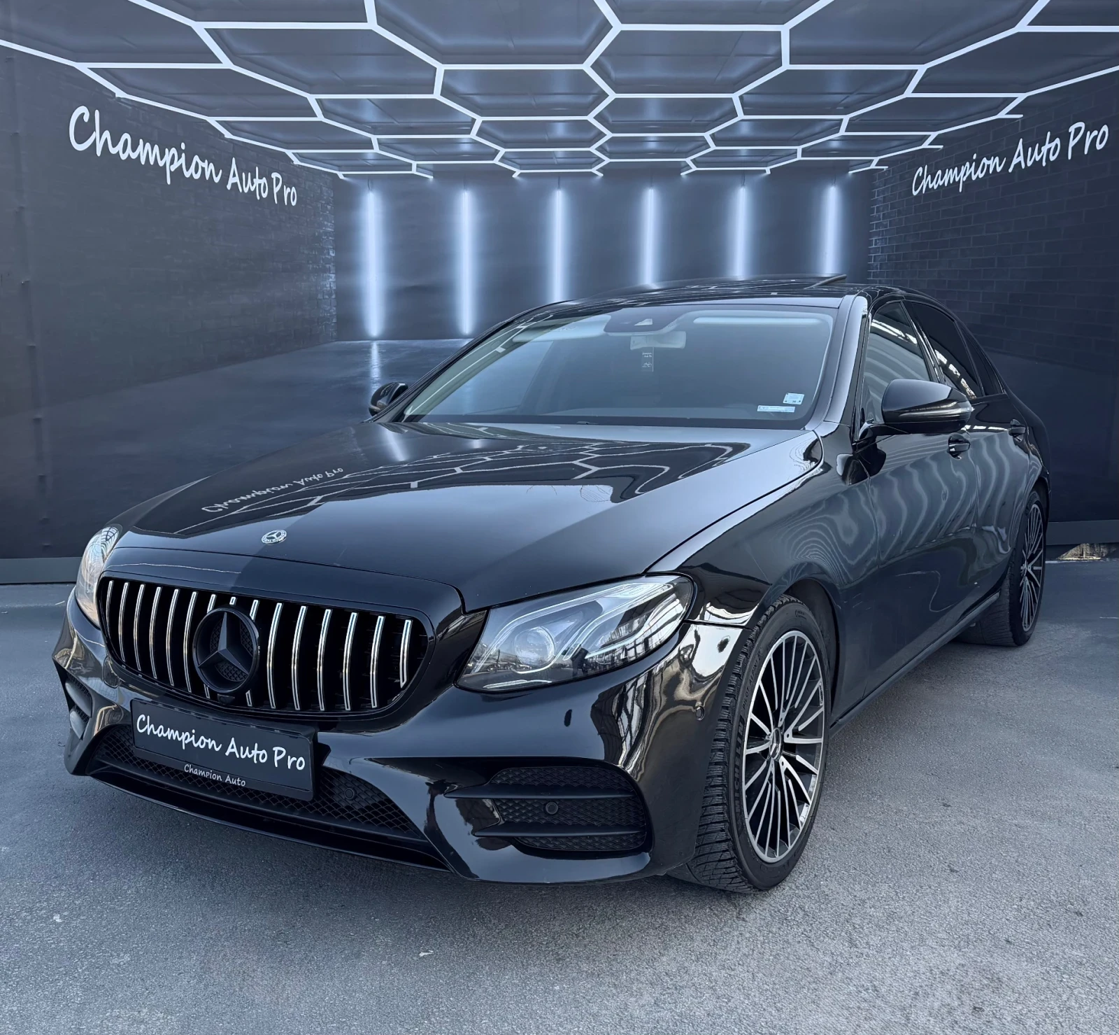 Mercedes-Benz E 220 AMG Packet 