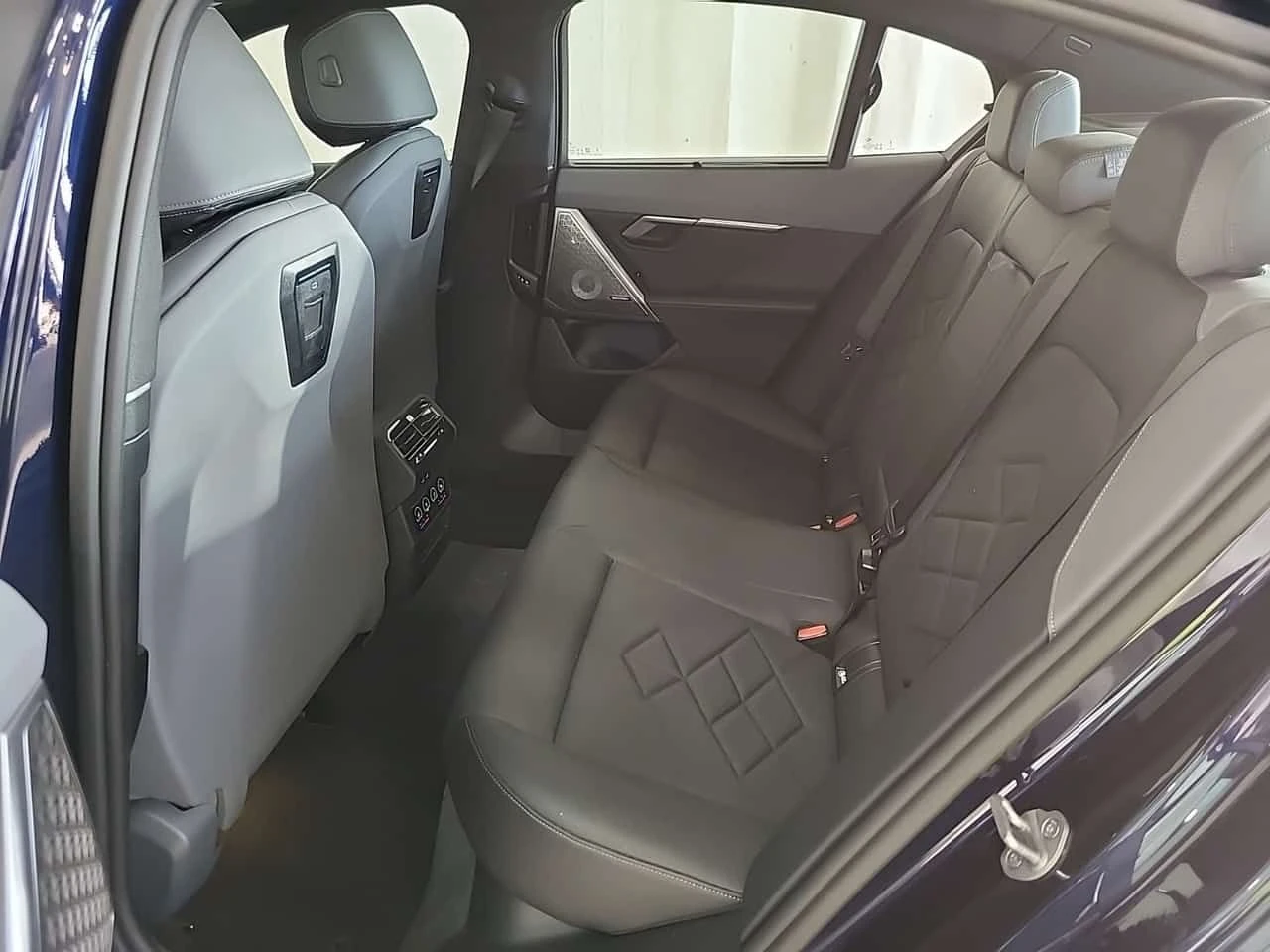 BMW i5 M60 * HEADUP* 360 КАМЕРИ* PANO* AMBIENT* CARFAX * , снимка 14 - Автомобили и джипове - 53745570