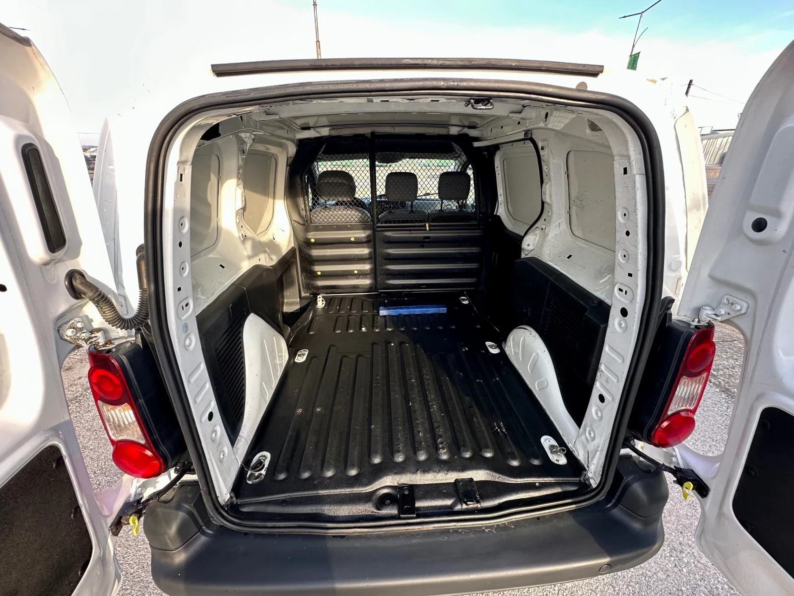 Citroen Berlingo 1.6 hdi евро 6, снимка 16 - Автомобили и джипове - 53829195