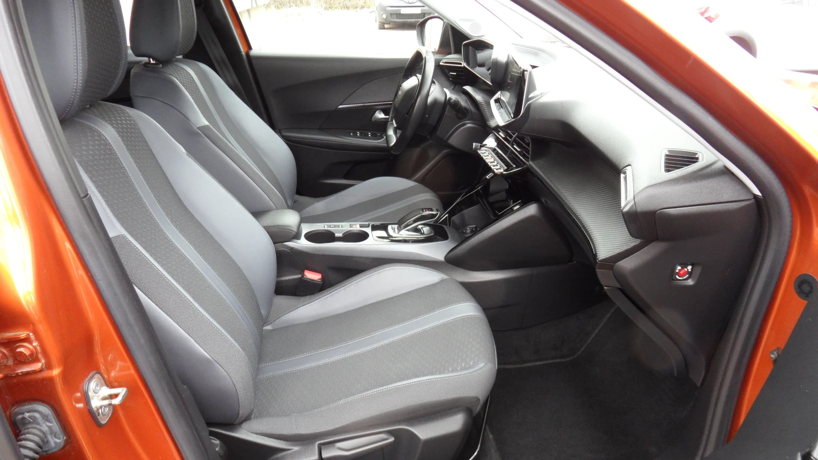 Peugeot 2008 E digital/Lazer, снимка 13 - Автомобили и джипове - 54150563