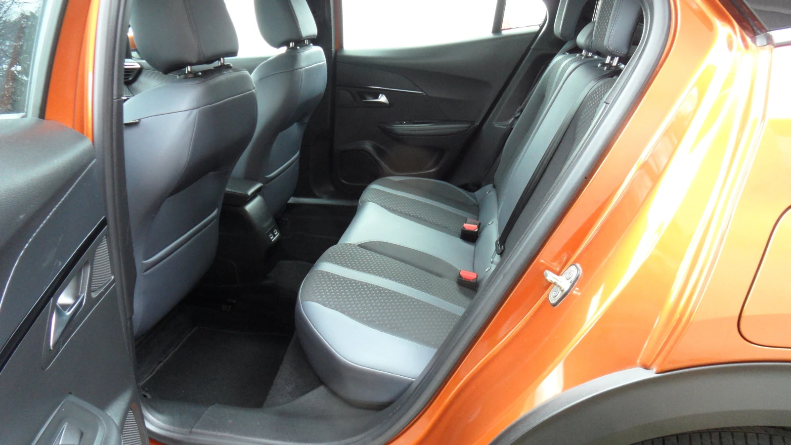 Peugeot 2008 E digital/Lazer, снимка 15 - Автомобили и джипове - 54150563