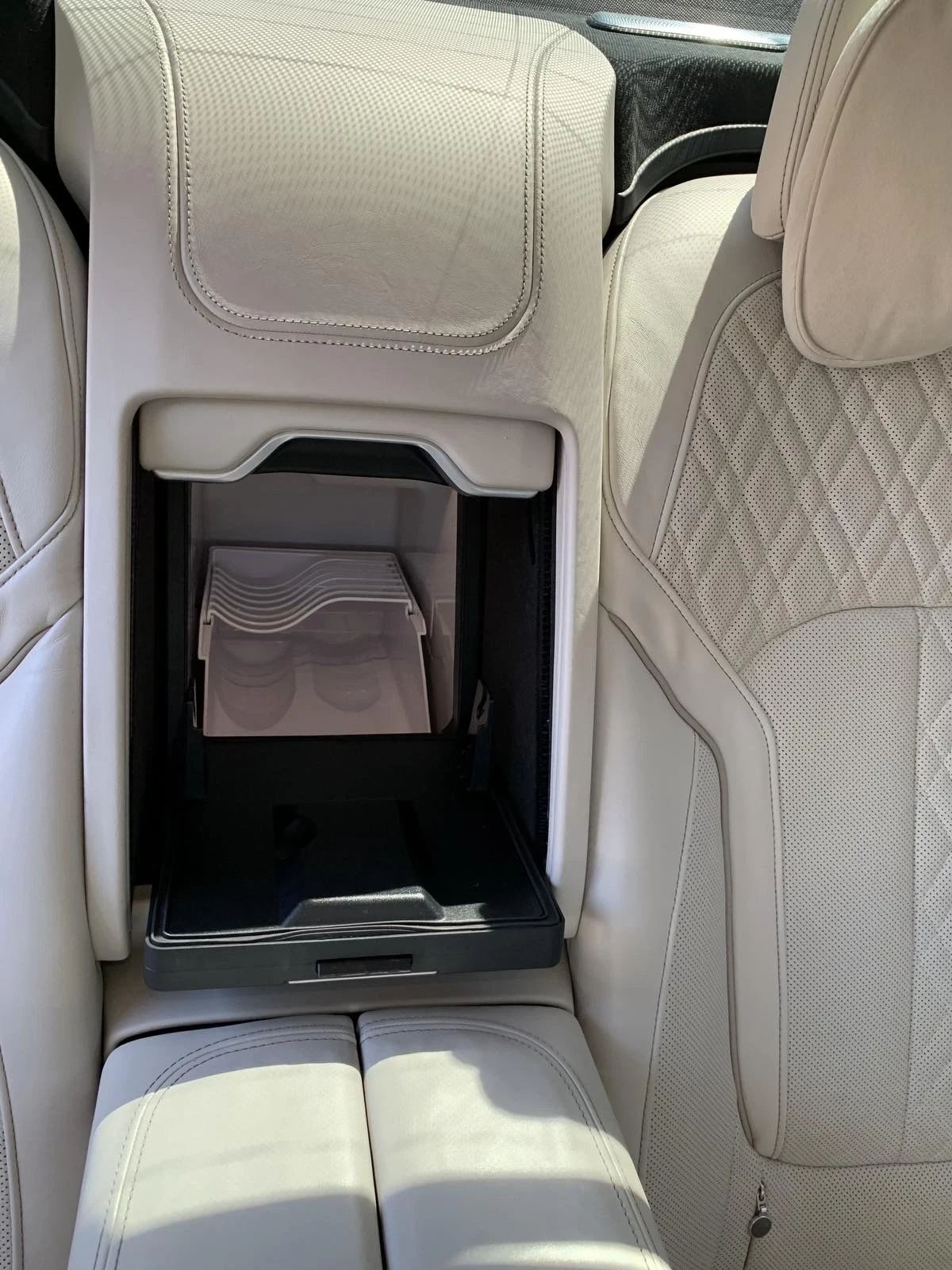 BMW 740  740d Long xDrive M-Pack Executive Lounge , снимка 3 - Автомобили и джипове - 54156897