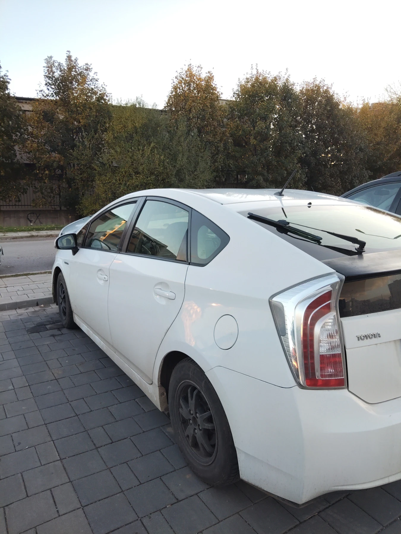 Toyota Prius 1.8, снимка 1 - Автомобили и джипове - 54209713