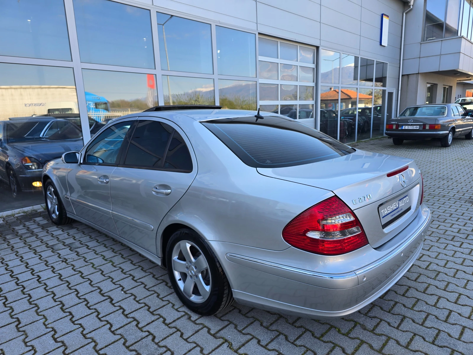 Mercedes-Benz E 270 AVANTGARDE* * , снимка 8 - Автомобили и джипове - 54460725