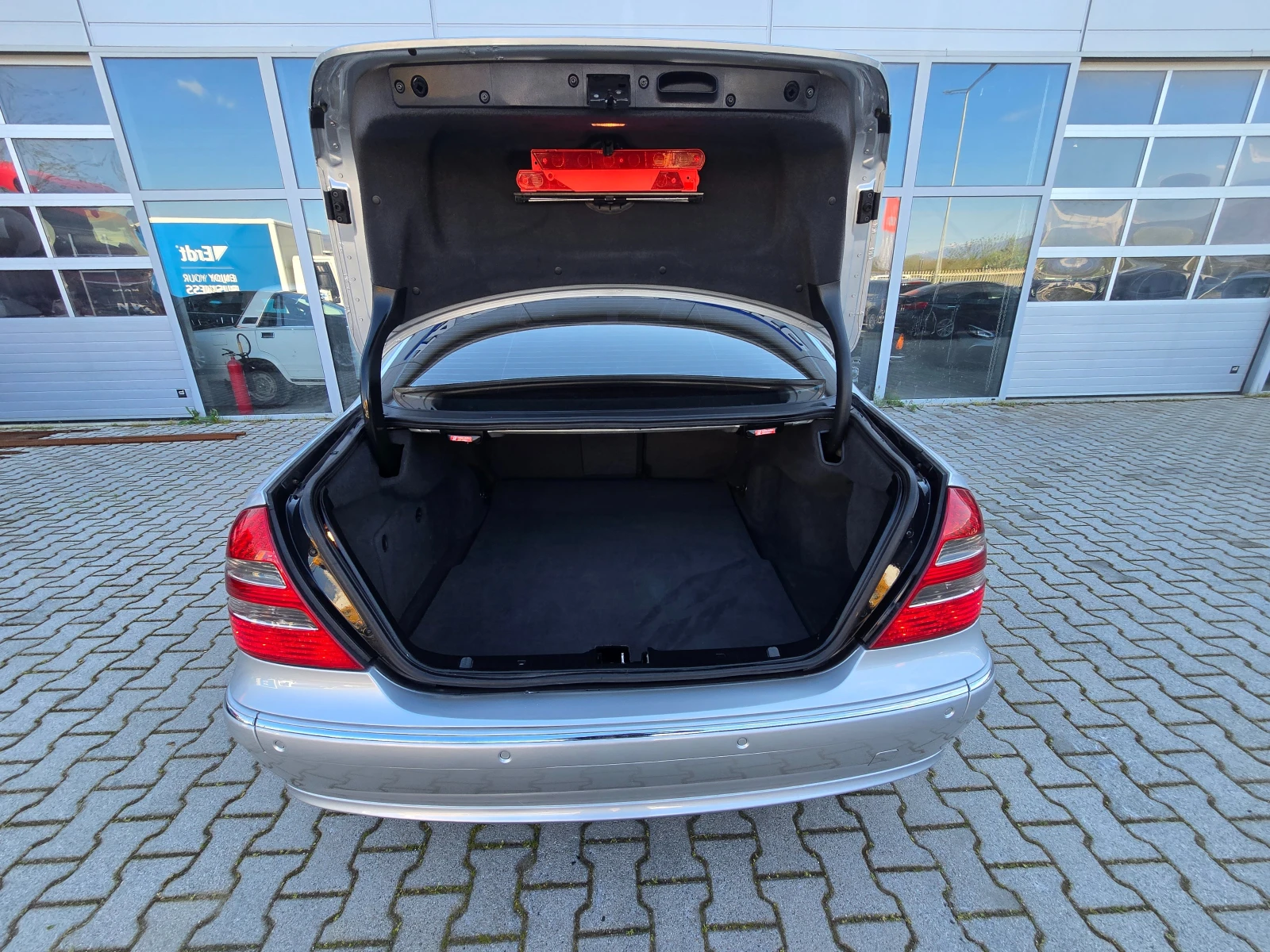 Mercedes-Benz E 270 AVANTGARDE* * , снимка 17 - Автомобили и джипове - 54460725