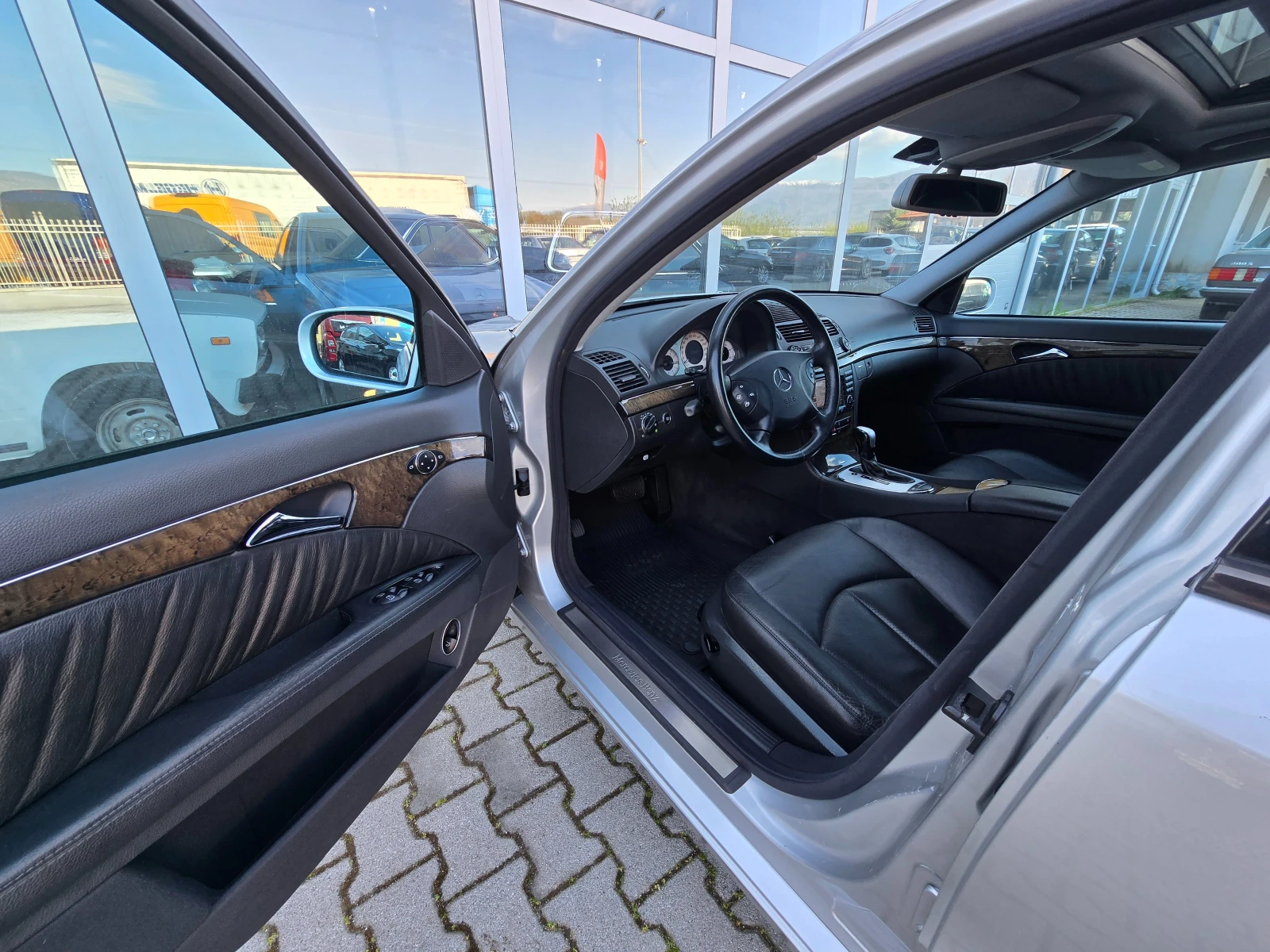 Mercedes-Benz E 270 AVANTGARDE* * , снимка 10 - Автомобили и джипове - 54460725
