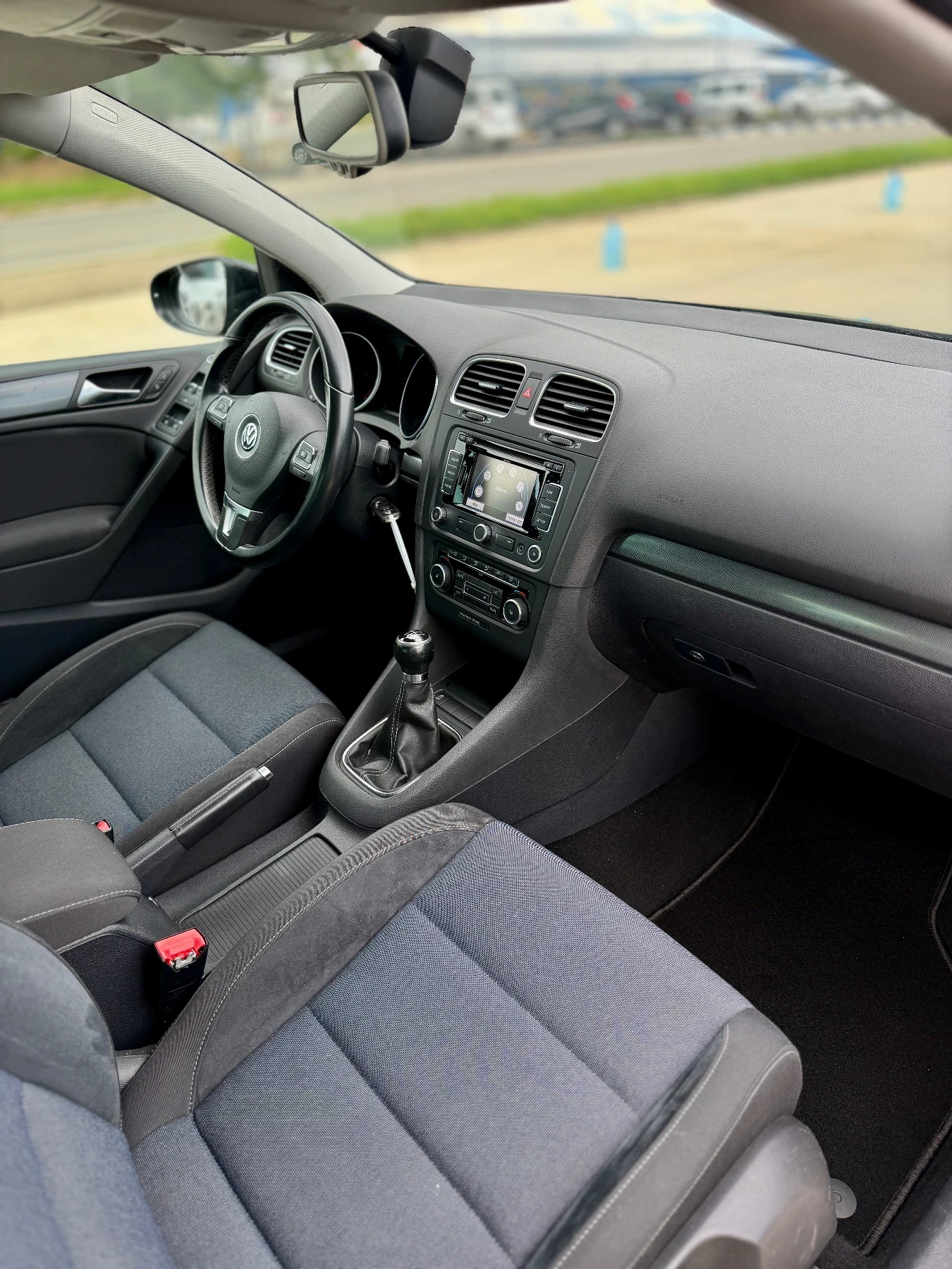 VW Golf 1.6 TDI Style 105 hp 243 хил км Видео , снимка 9 - Автомобили и джипове - 54663044