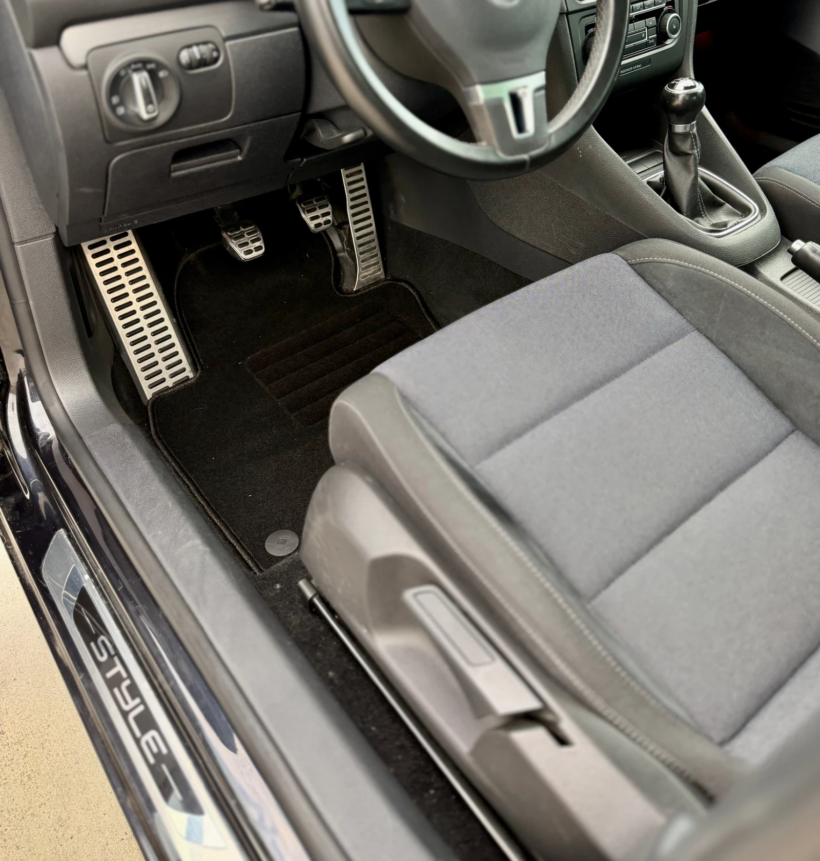 VW Golf 1.6 TDI Style 105 hp 243 хил км Видео , снимка 14 - Автомобили и джипове - 54663044
