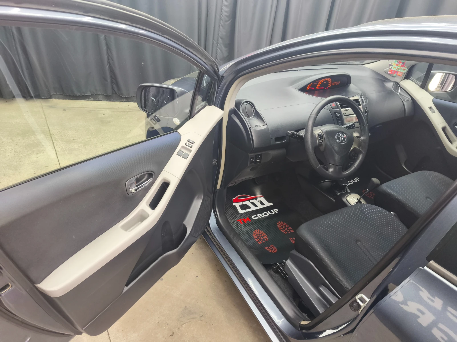 Toyota Yaris 1.3VVT-I Automatic 101k.c , снимка 7 - Автомобили и джипове - 54679963