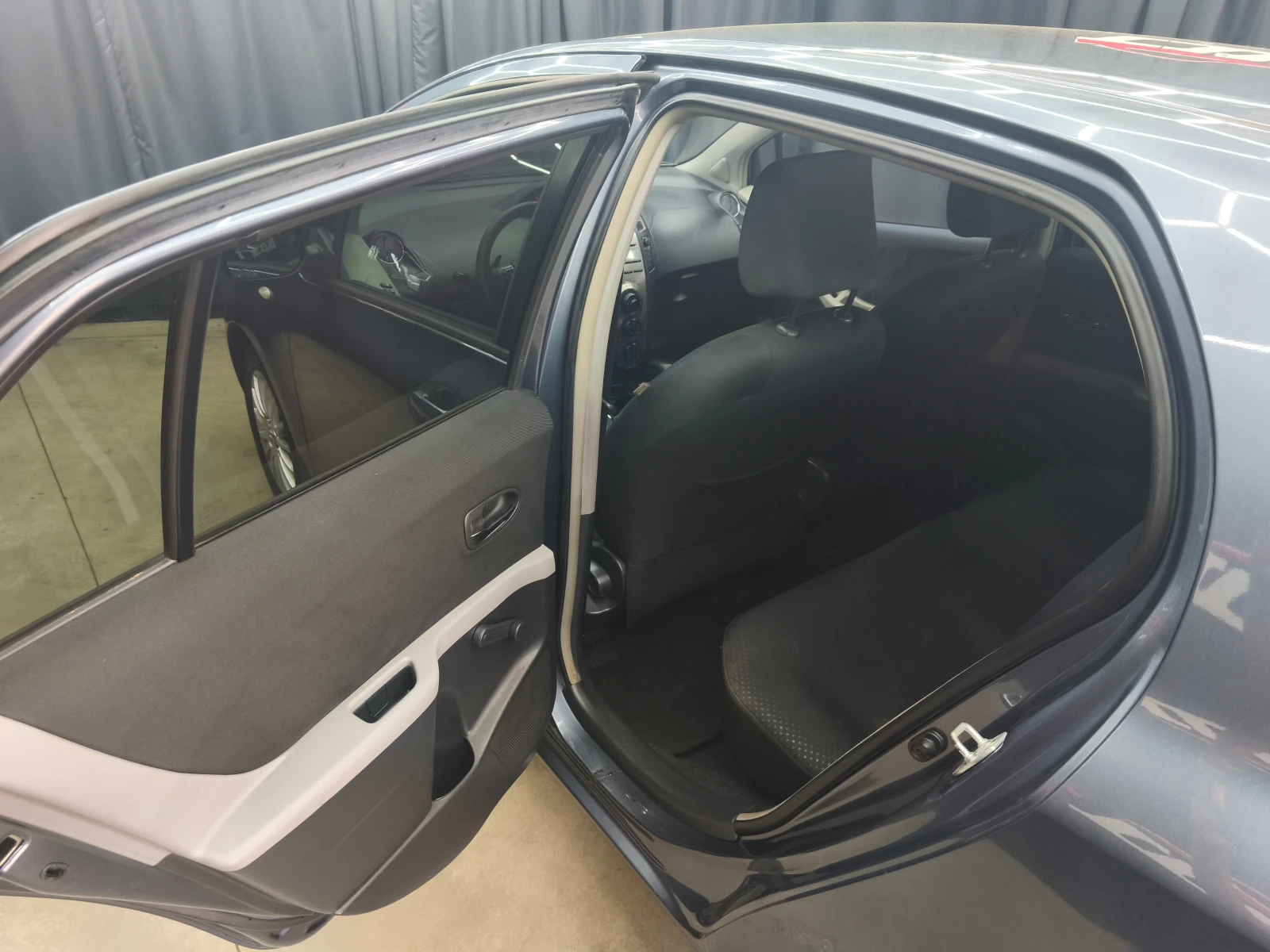 Toyota Yaris 1.3VVT-I Automatic 101k.c , снимка 9 - Автомобили и джипове - 54679963