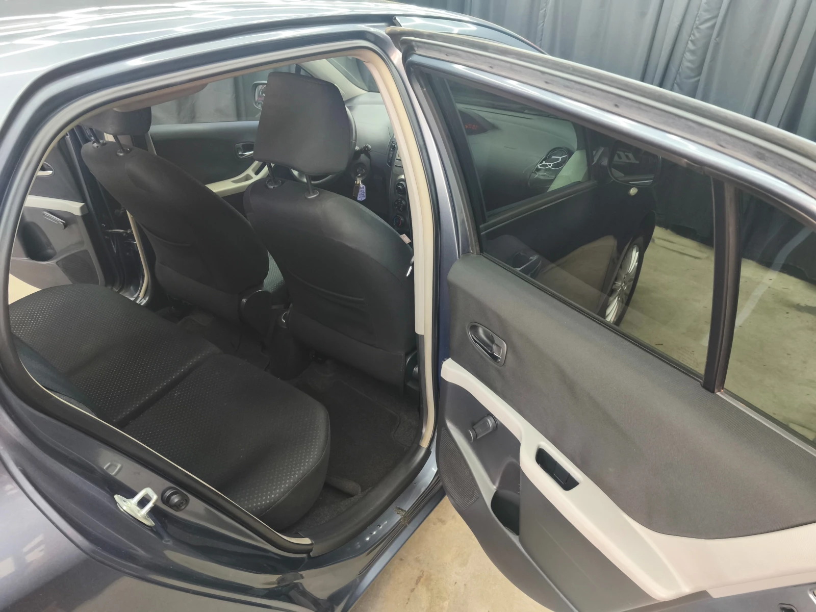 Toyota Yaris 1.3VVT-I Automatic 101k.c , снимка 11 - Автомобили и джипове - 54679963