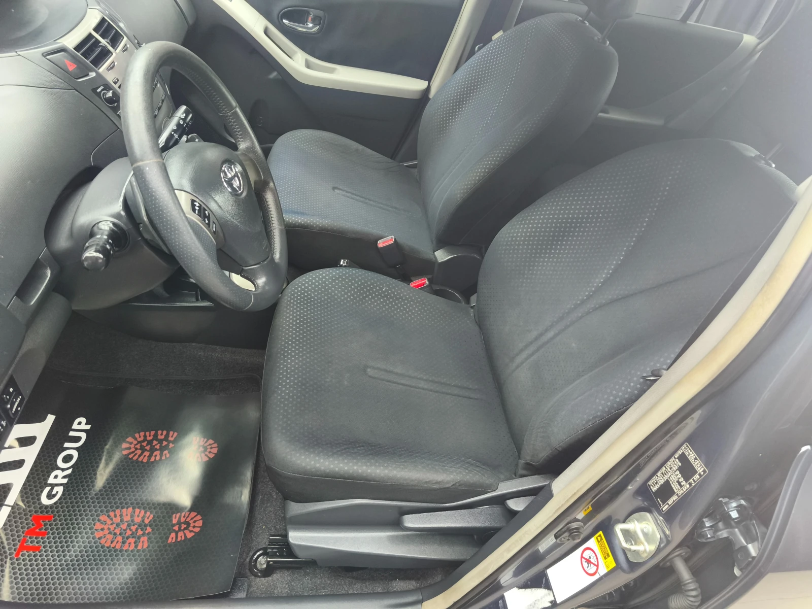Toyota Yaris 1.3VVT-I Automatic 101k.c , снимка 8 - Автомобили и джипове - 54679963