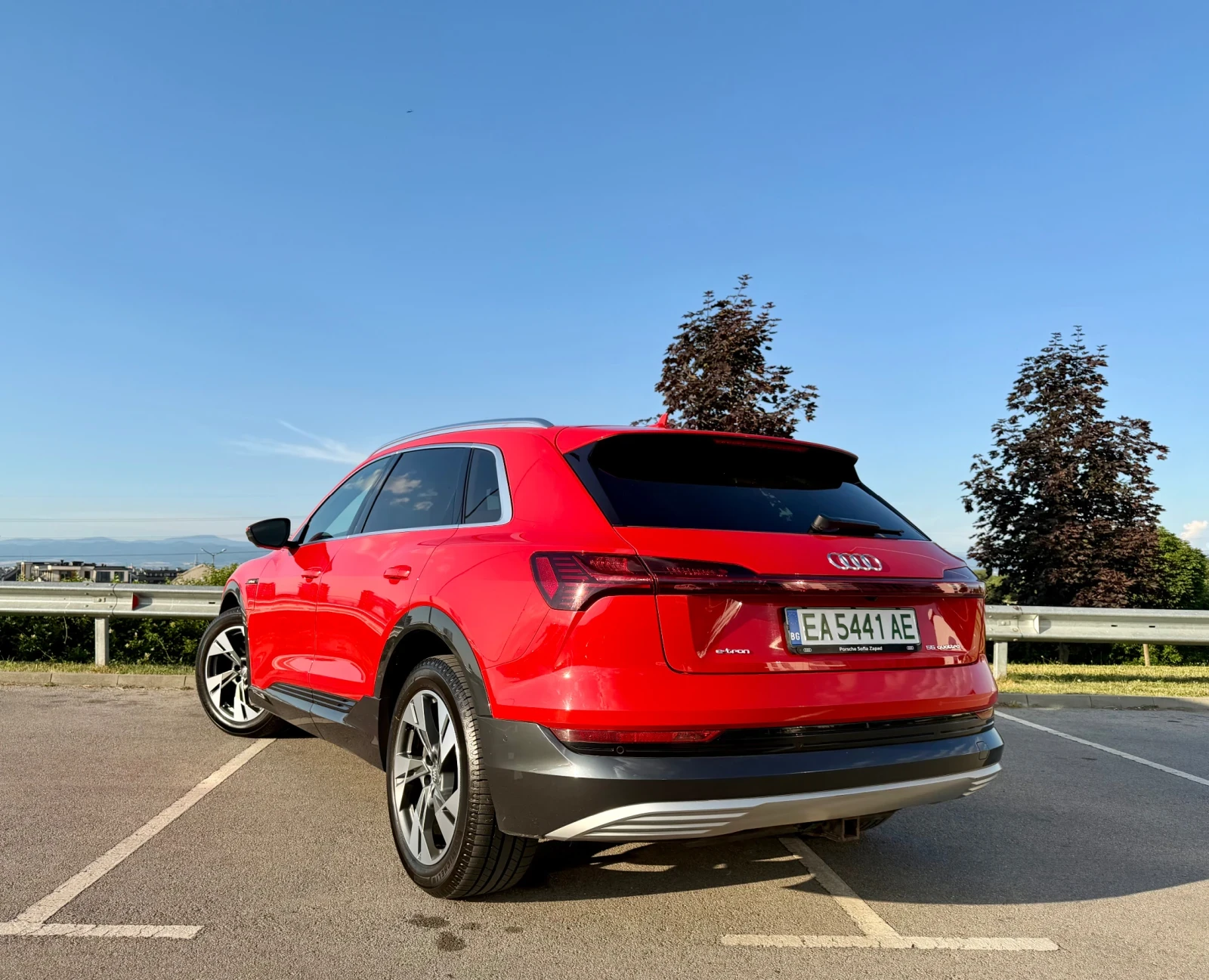 Audi E-Tron 55 Quattro, снимка 4 - Автомобили и джипове - 55055600