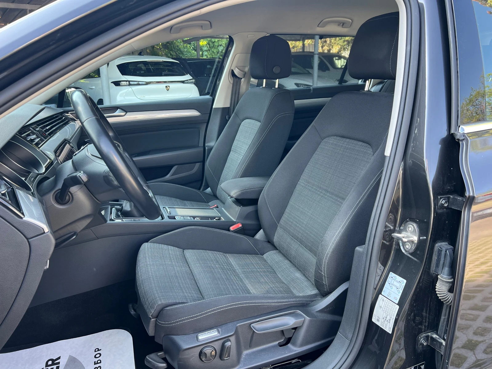 VW Passat 2.0 TDI 6MT, снимка 11 - Автомобили и джипове - 55352401