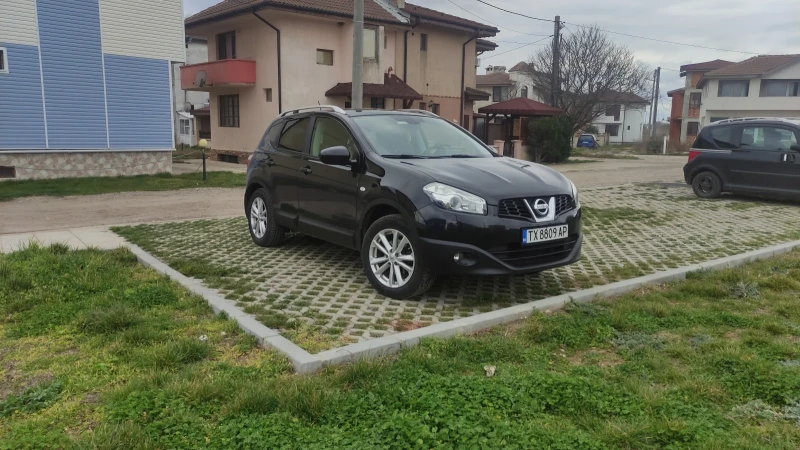 Nissan Qashqai 2.0, снимка 10 - Автомобили и джипове - 48275699