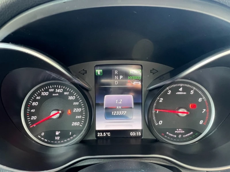 Mercedes-Benz GLC 350 E HYBRID * * CARFAX * * АВТО КРЕДИТ * * , снимка 8 - Автомобили и джипове - 52644482