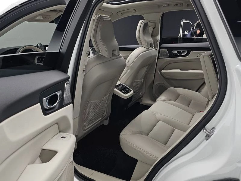 Volvo XC60 B5 Ultra Dark Air Sus| 250к.с.| ВКЛ.ТЕХНОТЕСТ, снимка 12 - Автомобили и джипове - 55171407