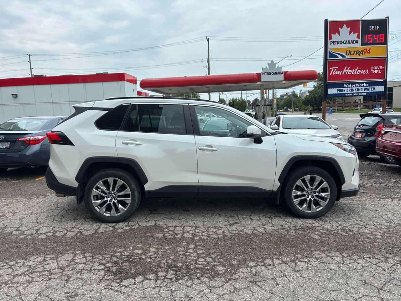 Toyota Rav4 * XLE * CARFAX * БЕЗ ПЪРВОНАЧАЛНА ВНОСКА, снимка 3 - Автомобили и джипове - 55598366