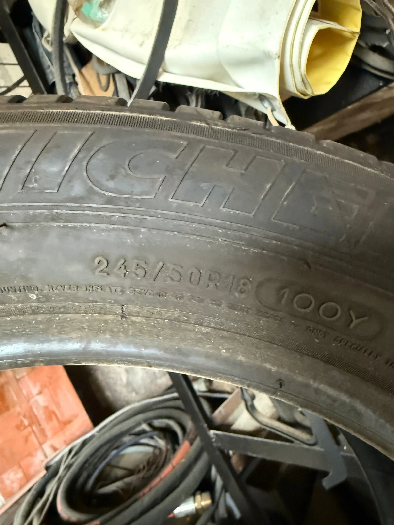 Гуми Летни 235/50R18, снимка 2 - Гуми и джанти - 54477851