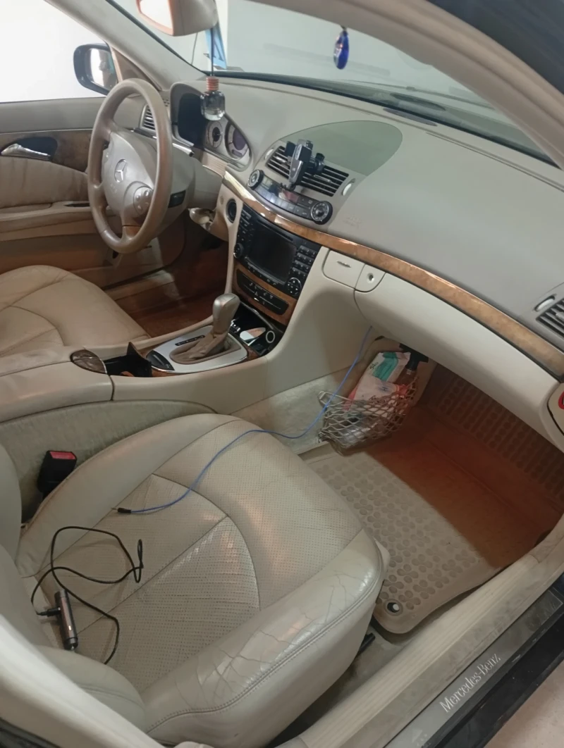 Mercedes-Benz E 320, снимка 5 - Автомобили и джипове - 51707187