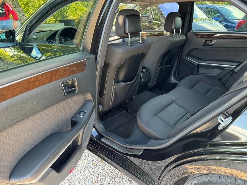 Mercedes-Benz E 220 170кс.-АВТОМАТ, снимка 17 - Автомобили и джипове - 52079041