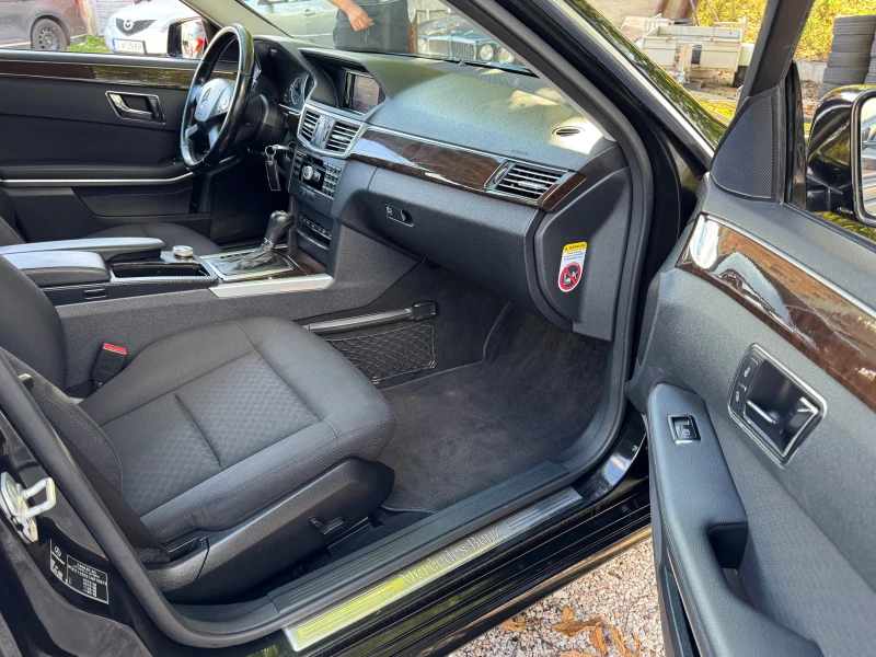 Mercedes-Benz E 220 170кс.-АВТОМАТ, снимка 12 - Автомобили и джипове - 52079041