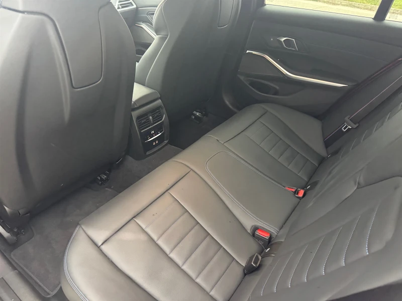 BMW 330 d xDrive Sedan (MX), снимка 13 - Автомобили и джипове - 53451615