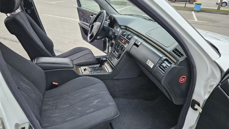 Mercedes-Benz E 280 ГАЗ- БЕНЗИН, снимка 12 - Автомобили и джипове - 53541279