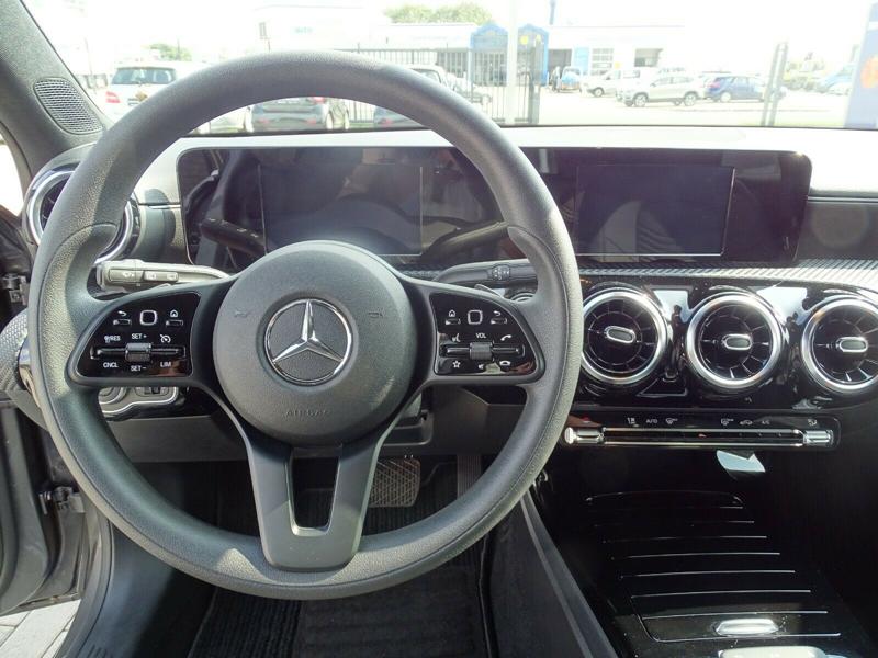 Mercedes-Benz A 180, снимка 8 - Автомобили и джипове - 33754259