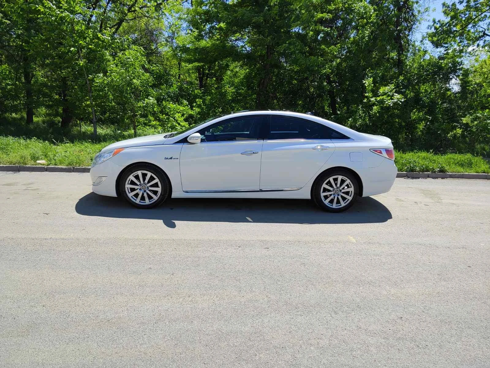 Hyundai Sonata 2.4 Hybrid - изображение 2