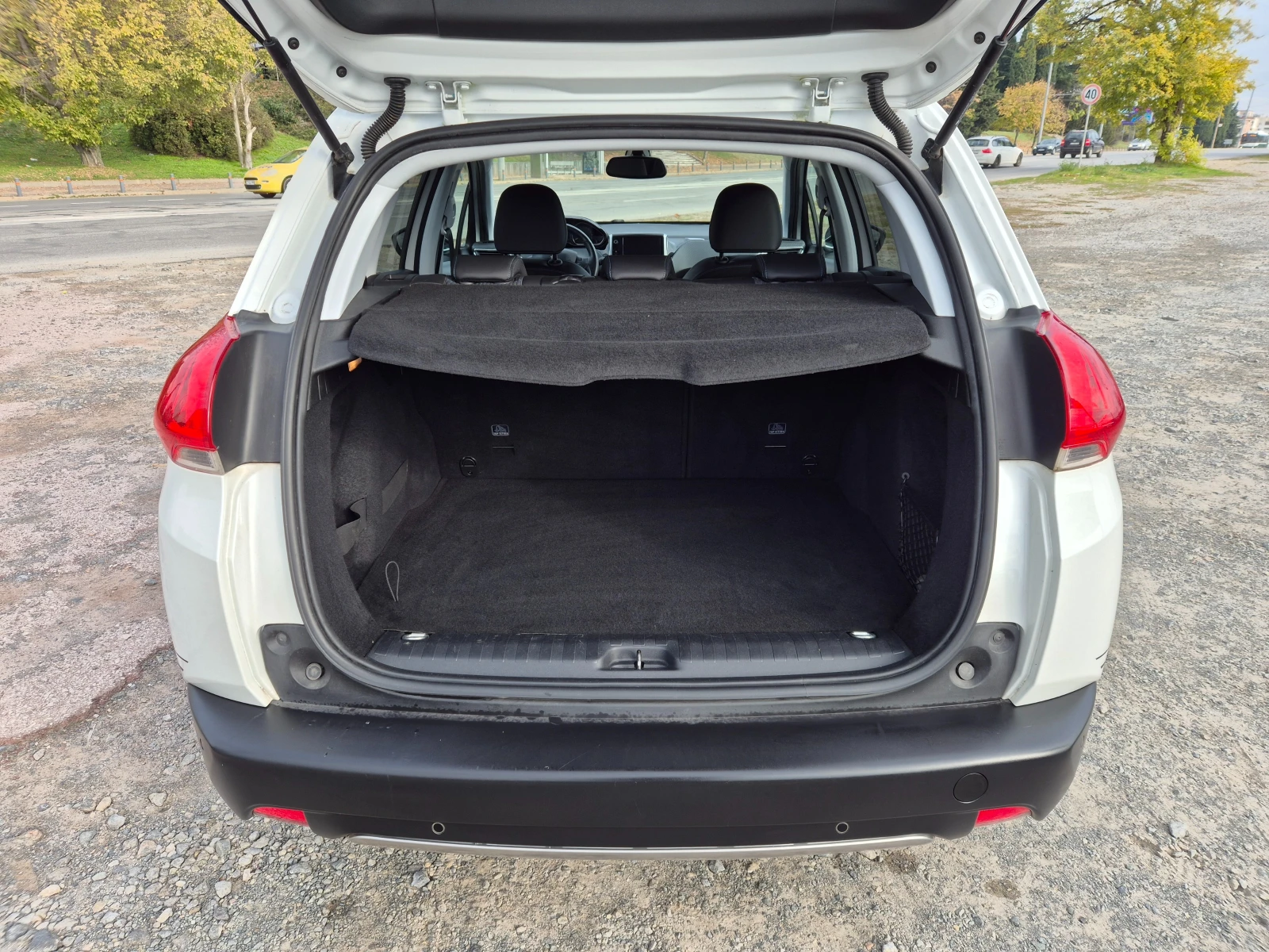 Peugeot 2008 1.2i UrbanCross | Mobile.bg   11