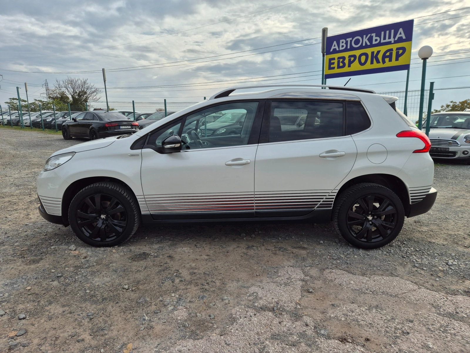 Peugeot 2008 1.2i UrbanCross - изображение 2