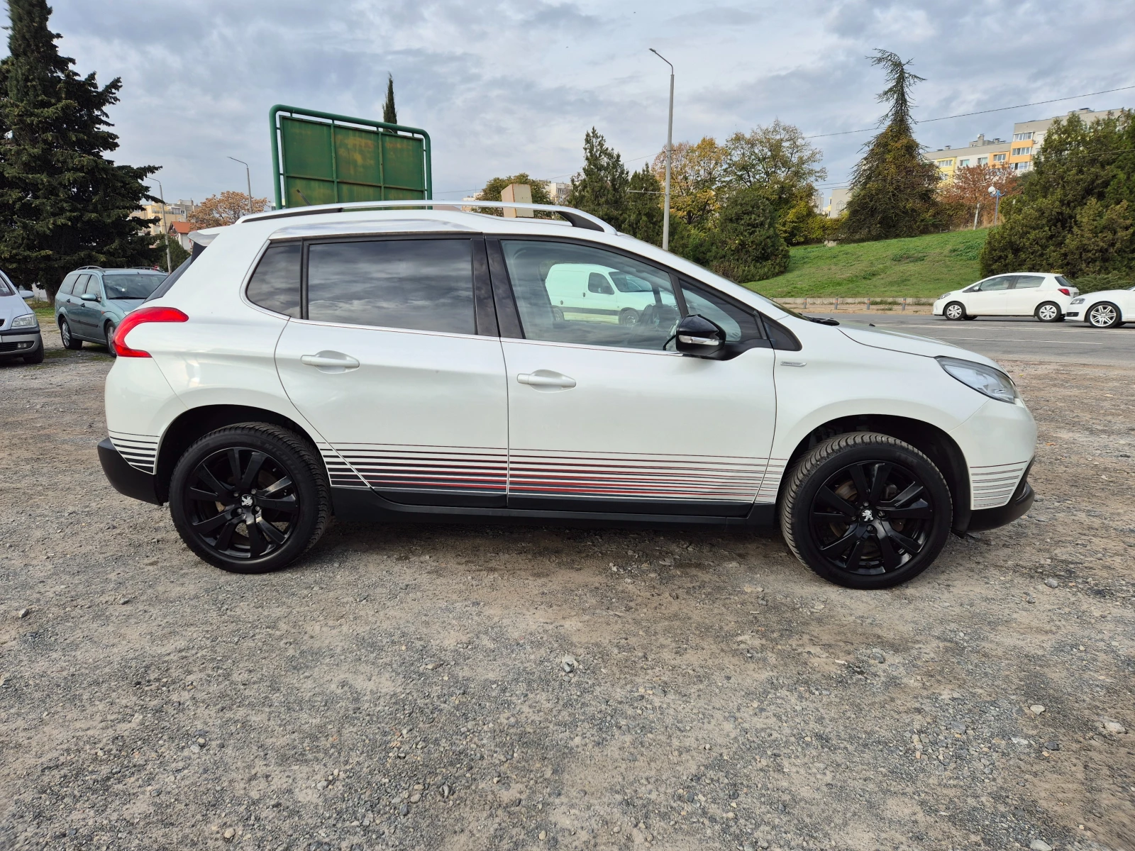 Peugeot 2008 1.2i UrbanCross - изображение 6