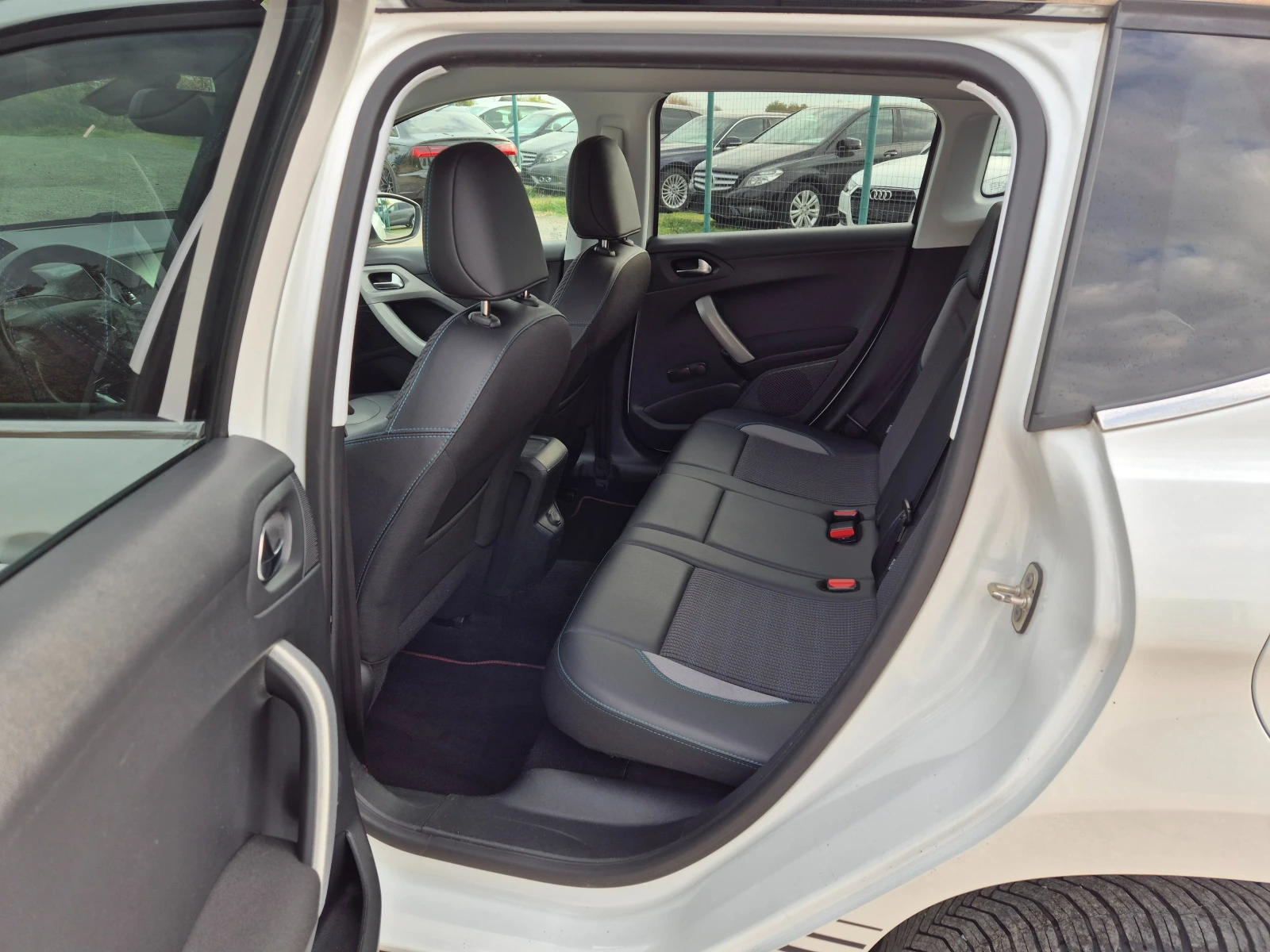 Peugeot 2008 1.2i UrbanCross | Mobile.bg   12