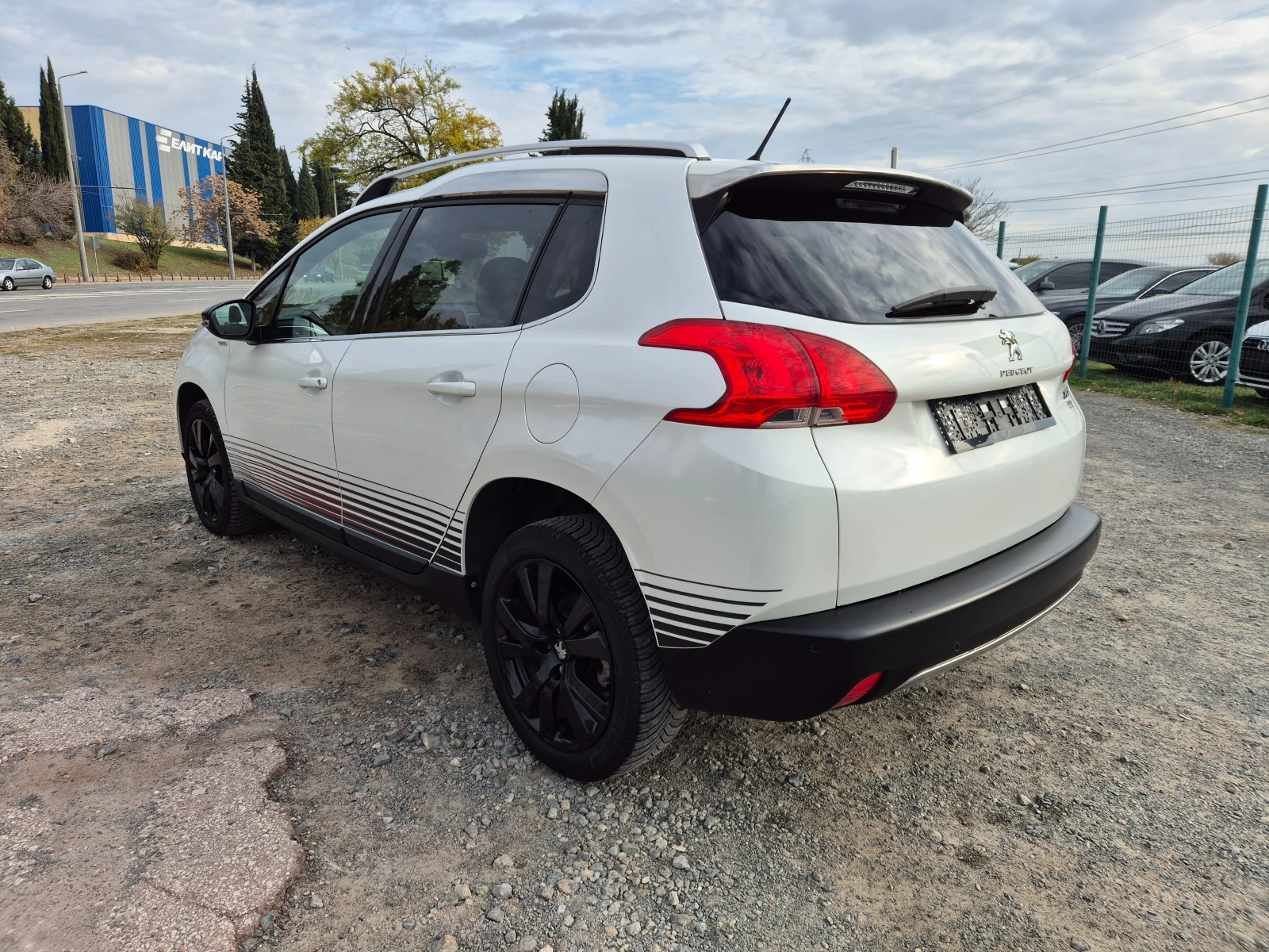 Peugeot 2008 1.2i UrbanCross - изображение 3