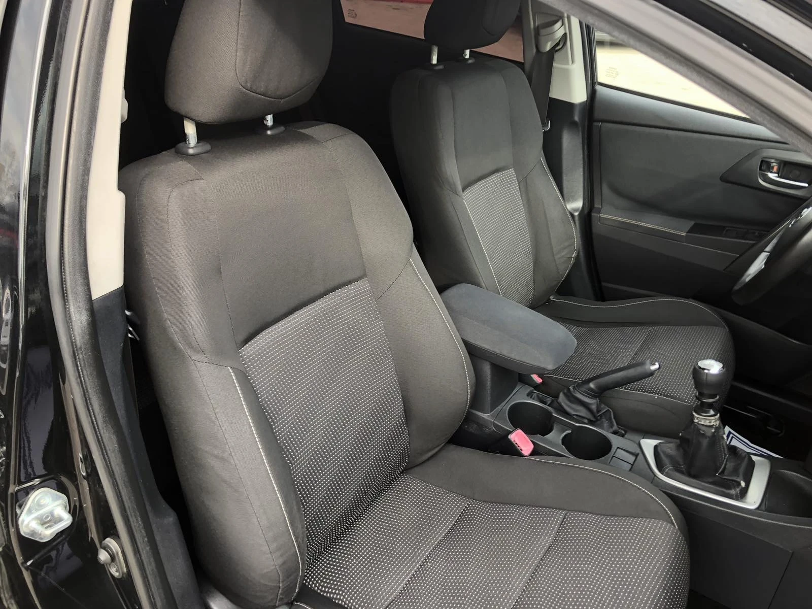 Toyota Auris 1.4D4D, снимка 10 - Автомобили и джипове - 53992517