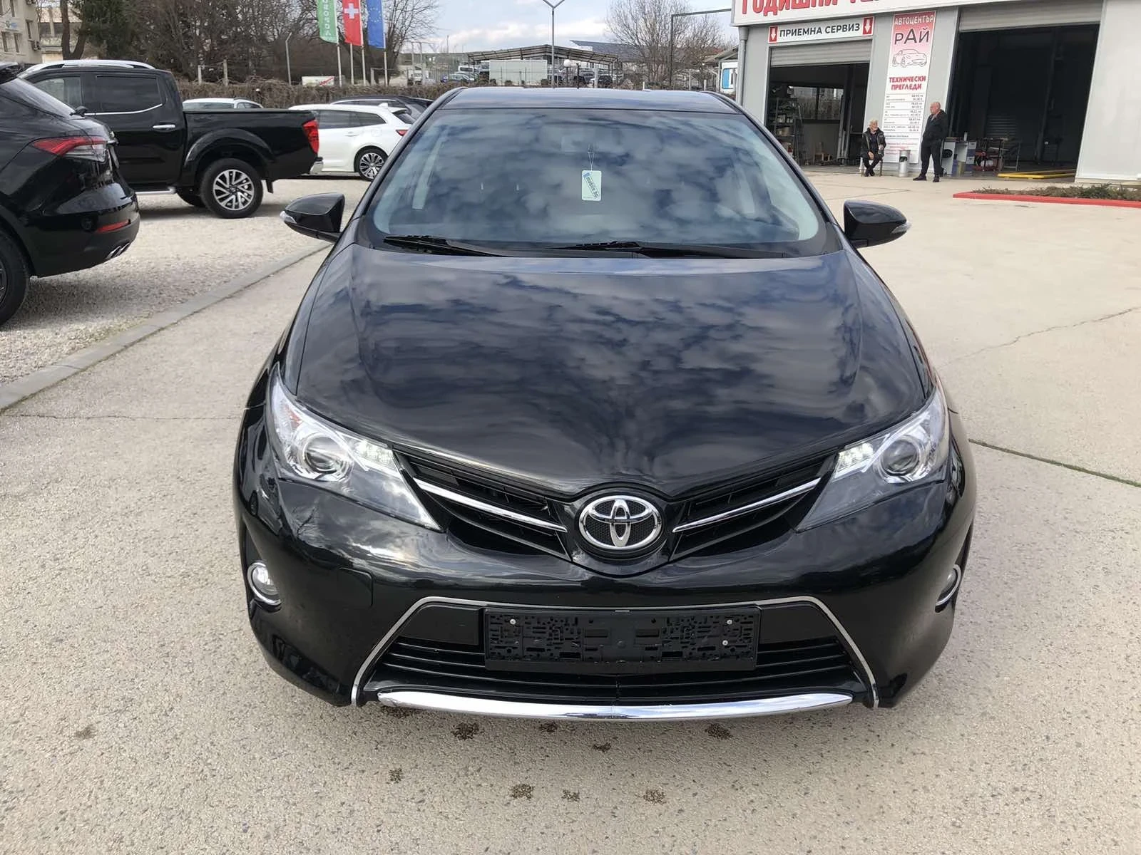 Toyota Auris 1.4D4D, снимка 2 - Автомобили и джипове - 53992517