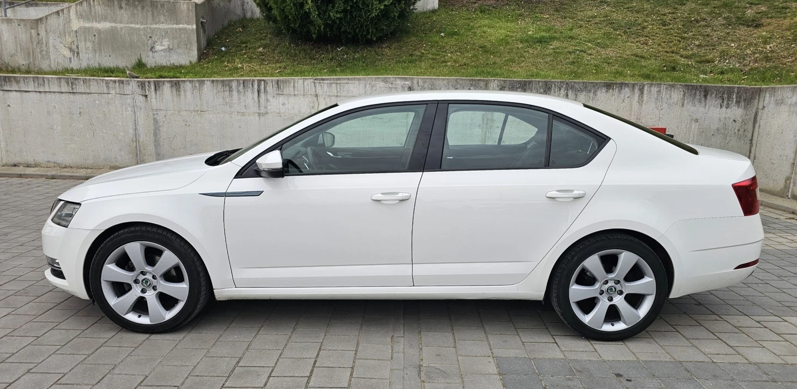 Skoda Octavia 2.0тди 150 Автоматик, снимка 4 - Автомобили и джипове - 54222898